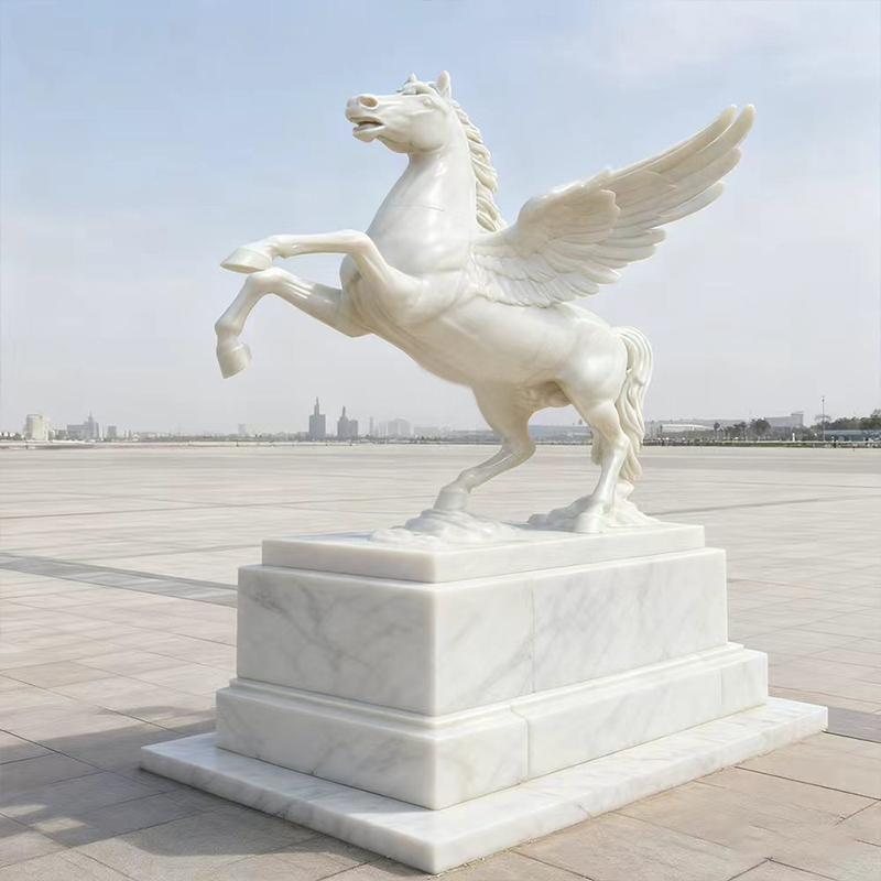 Tierische Pegasus-Skulptur aus Marmor