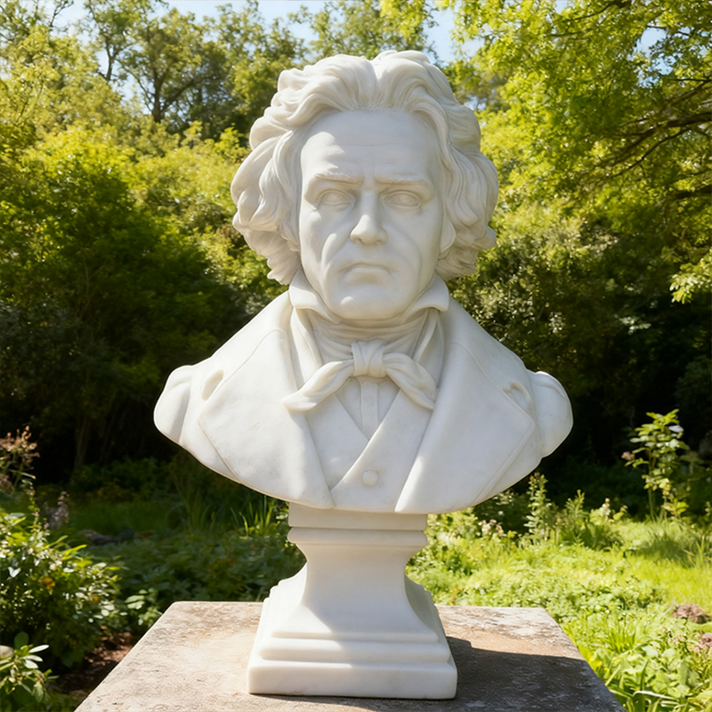 Menschliche Skulpturenbüste aus Marmor mit Beethoven-Motiv
