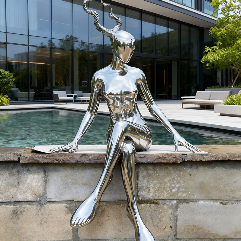 Spirit Deer Mirror Abstrakte Figurenskulptur