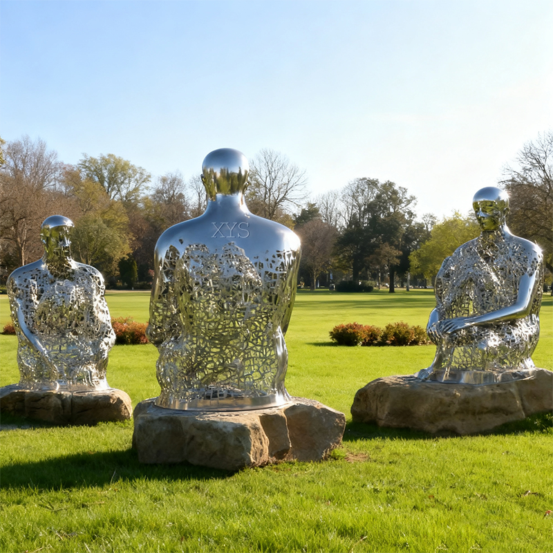 Moment der Einsicht Durchbrochene sitzende Figurenskulptur